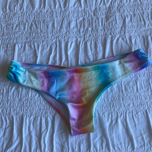 Quint Soul two piece bikini bathing suit w bolero style top tie closure. Medium - Picture 15 of 17